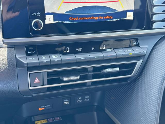 Used 2025 Toyota Camry SE w/ Convenience Package FWD image 15