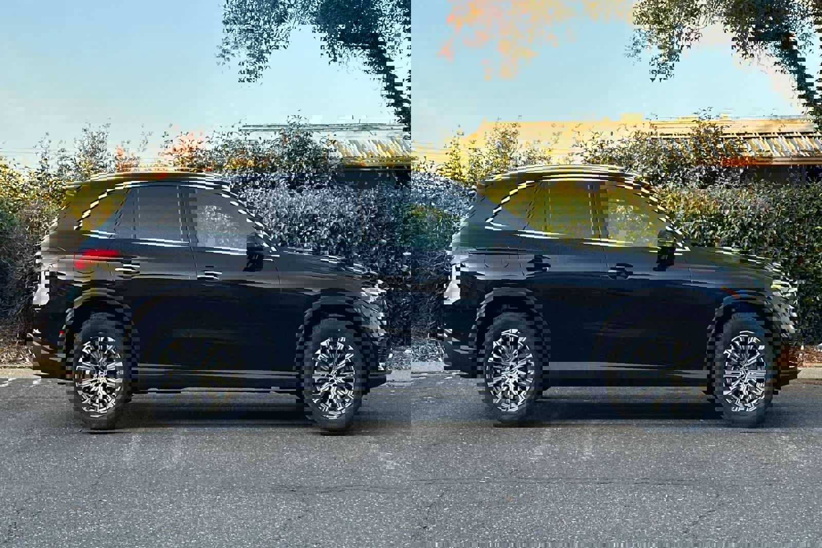 New 2026 Mercedes-Benz GLC 300 4MATIC image 2