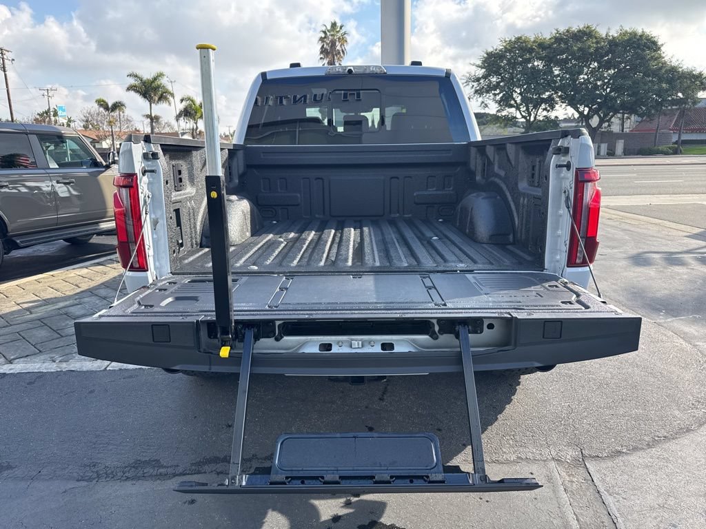 Used 2025 Ford F150 Raptor AWD/4WD image 8