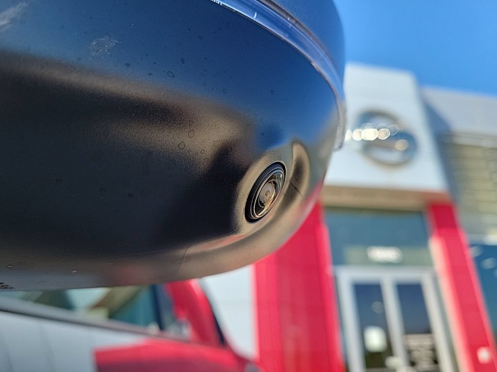 Certified 2025 Nissan Kicks SR FWD image 11