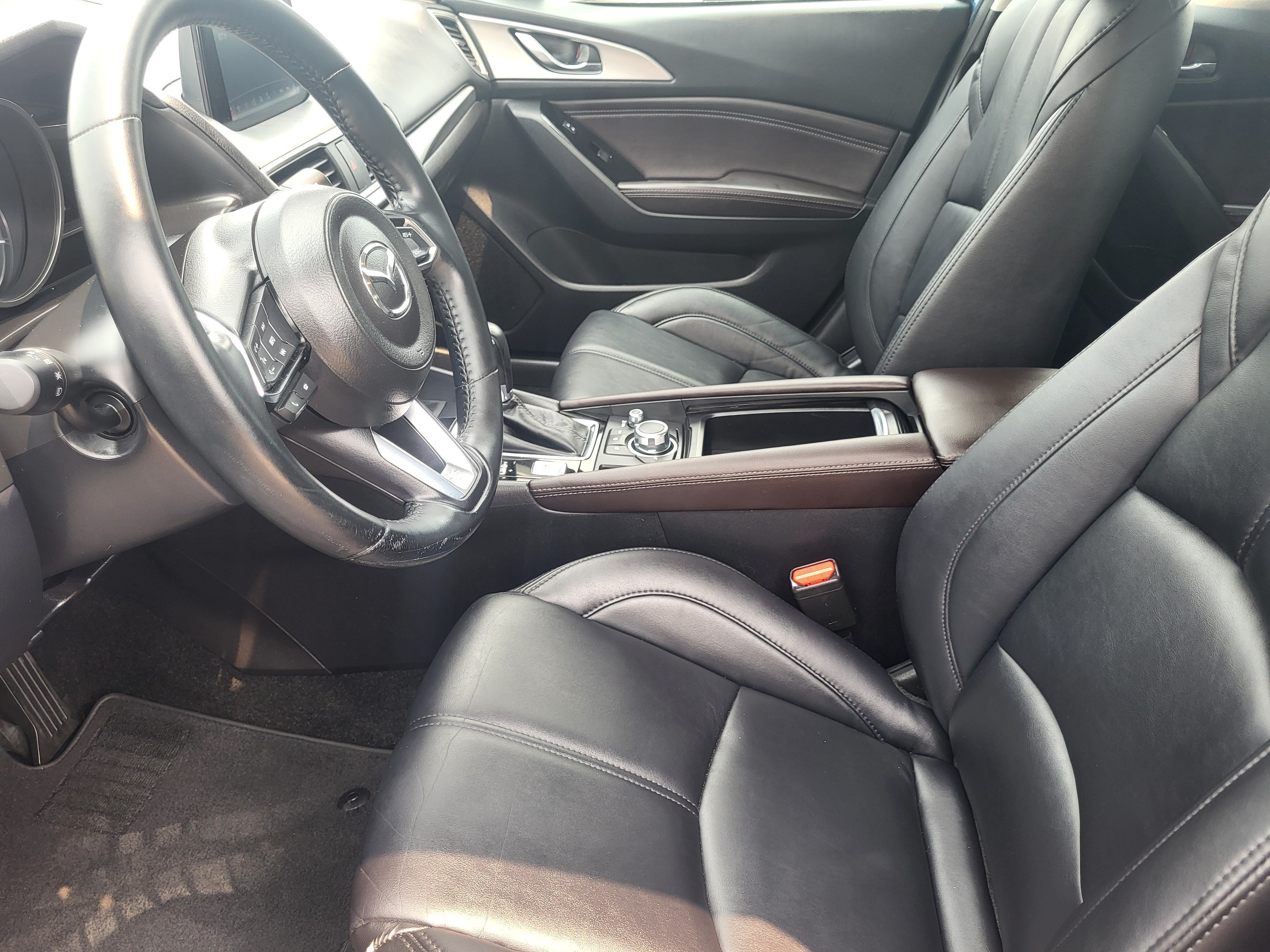 Used 2018 MAZDA MAZDA3 Touring FWD image 10