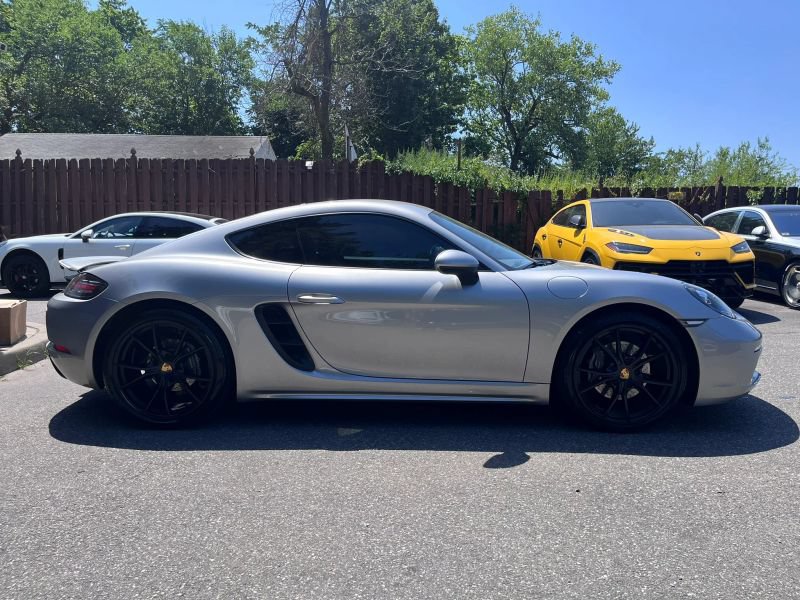 Used 2017 Porsche 718 Cayman RWD image 8