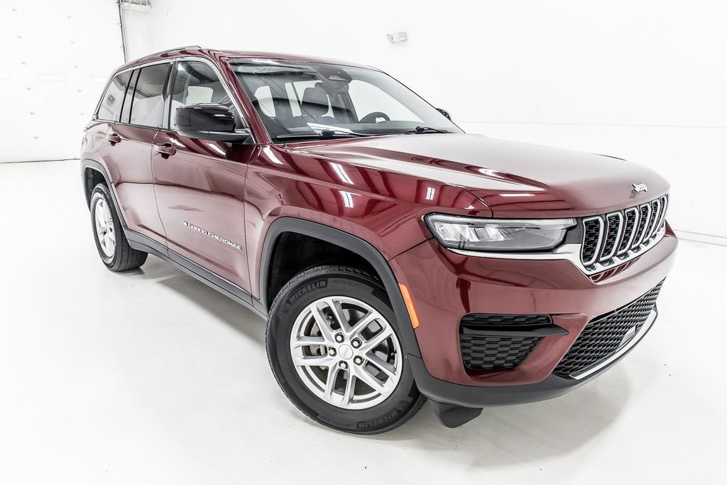 Used 2023 Jeep Grand Cherokee Laredo AWD/4WD image 9