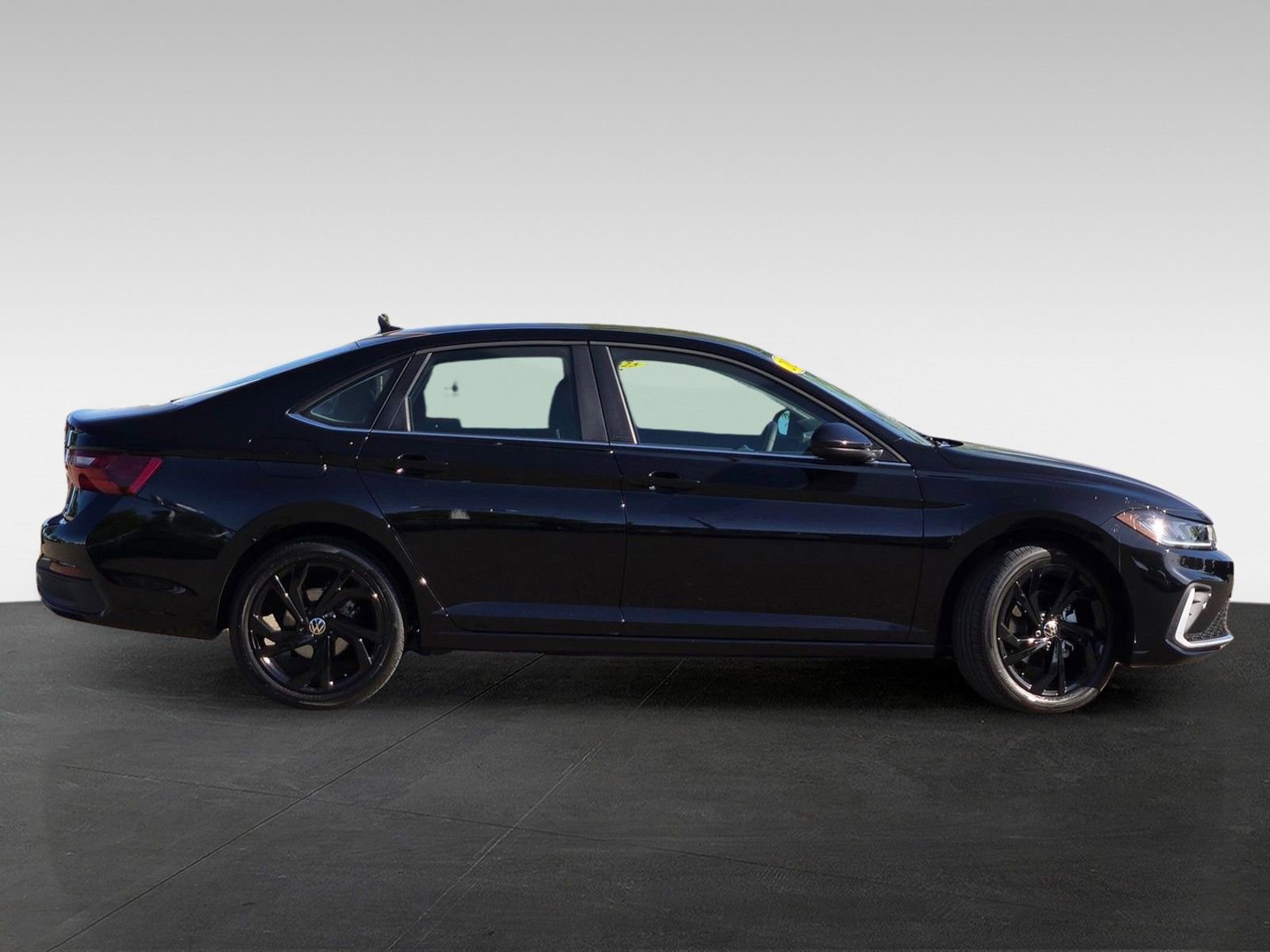 Used 2025 Volkswagen Jetta SE image 3
