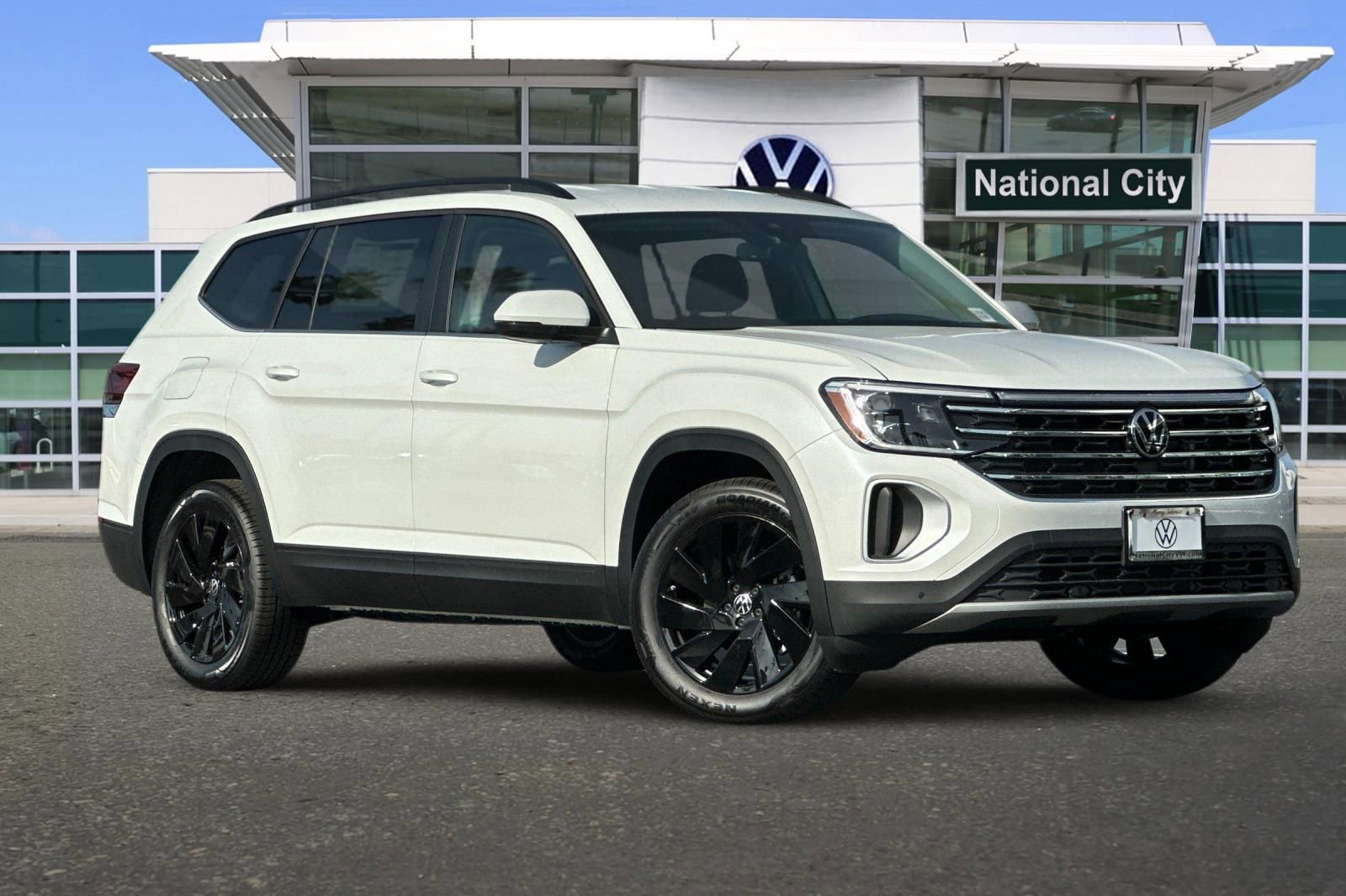 New 2026 Volkswagen Atlas SE image 2