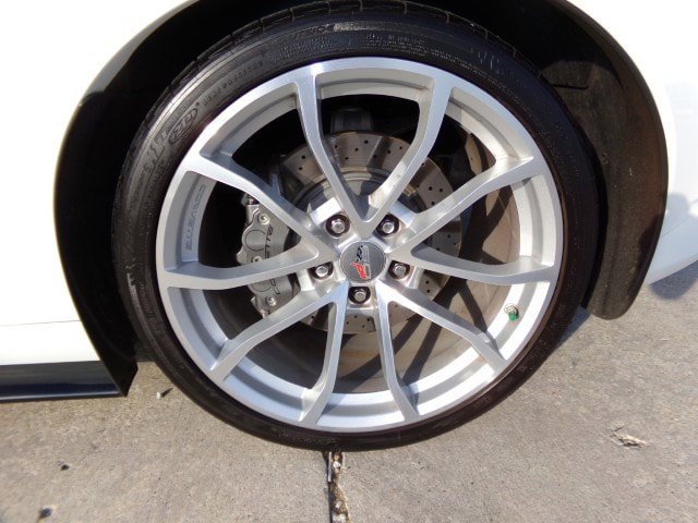 Used 2013 Chevrolet Corvette Z06 w/ 3LZ Preferred Equipment Group RWD image 10