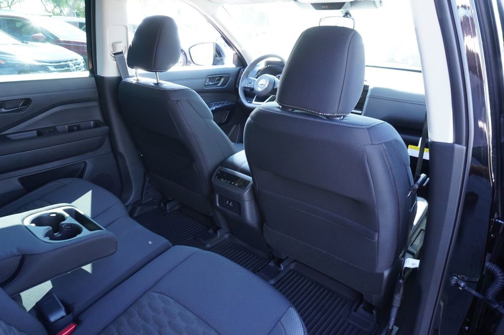New 2025 Nissan Pathfinder SV image 11