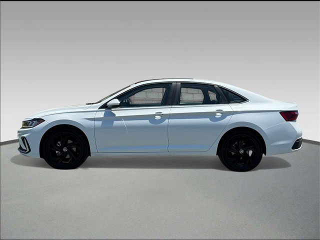 New 2025 Volkswagen Jetta SE image 3