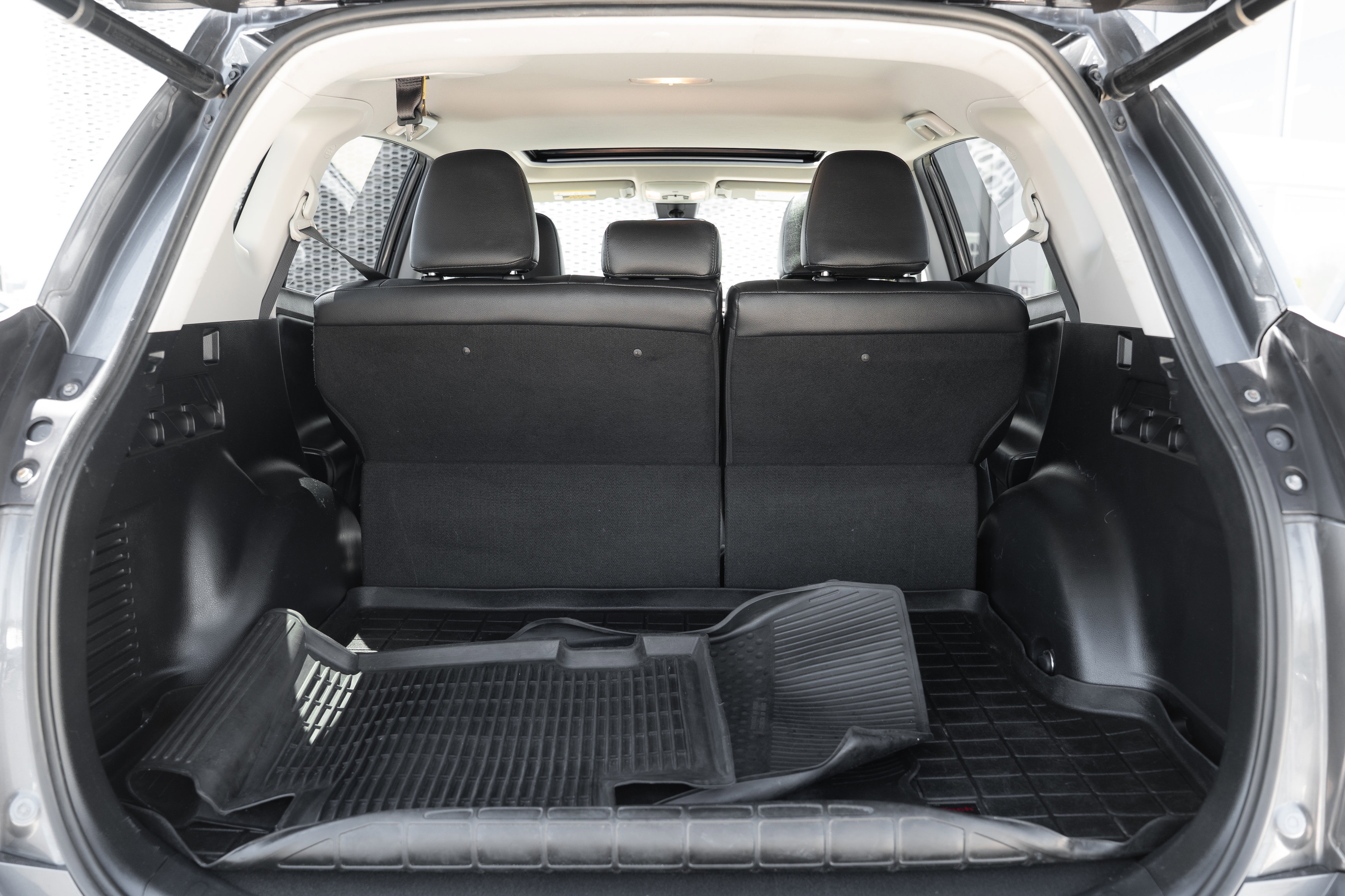 Used 2018 Toyota RAV4 XLE AWD/4WD image 24