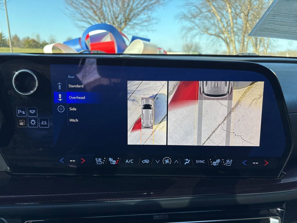 Used 2024 Chevrolet Traverse RS image 41