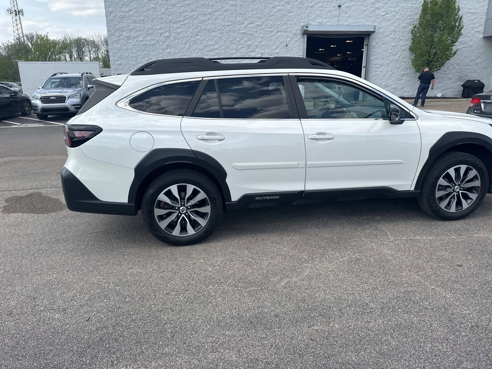 Certified 2023 Subaru Outback Limited AWD/4WD image 3