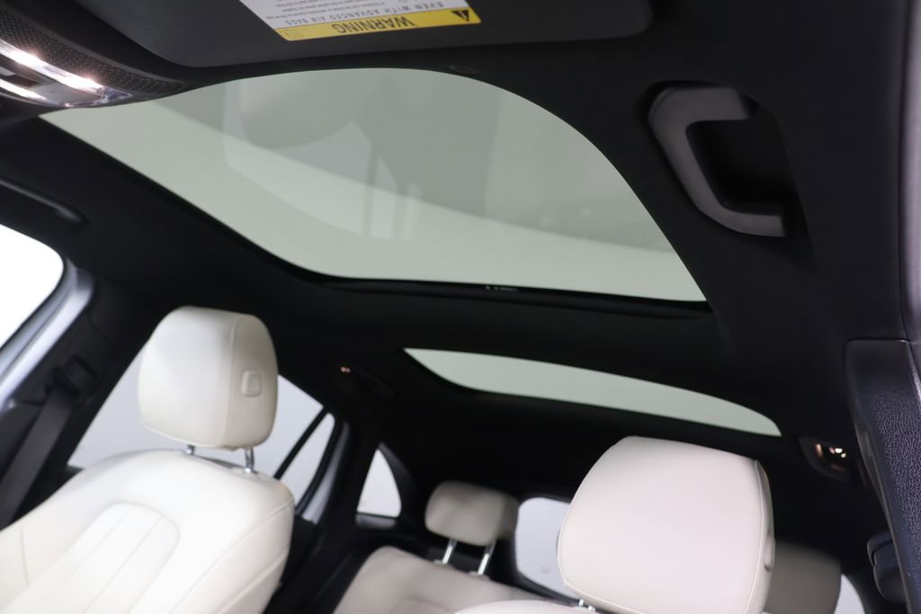 Used 2024 Mercedes-Benz GLA 250 4MATIC w/ Winter Heating Package image 18