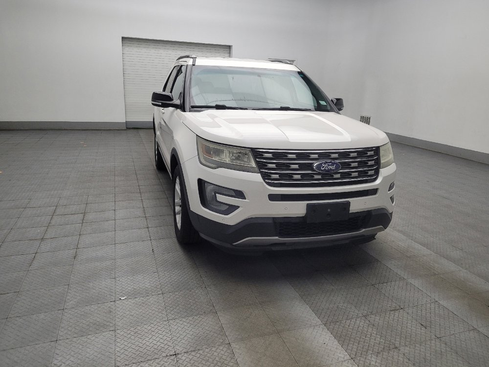 Used 2017 Ford Explorer XLT w/ Equipment Group 202A FWD image 13