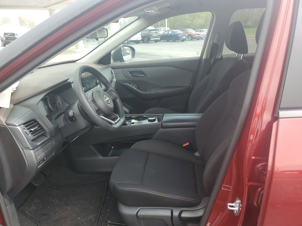 Used 2023 Nissan Rogue S image 5