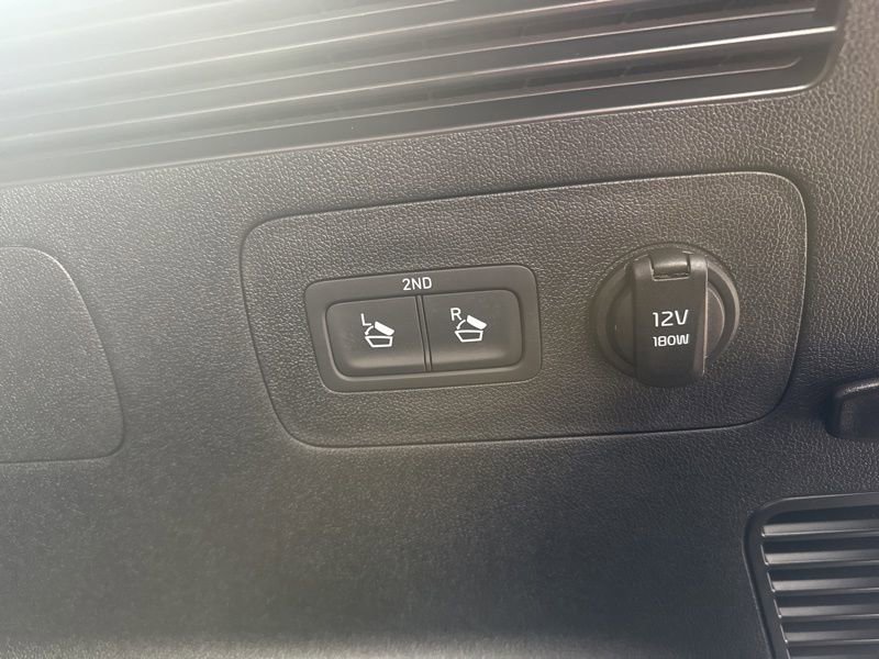 Used 2025 Kia Sorento S image 11