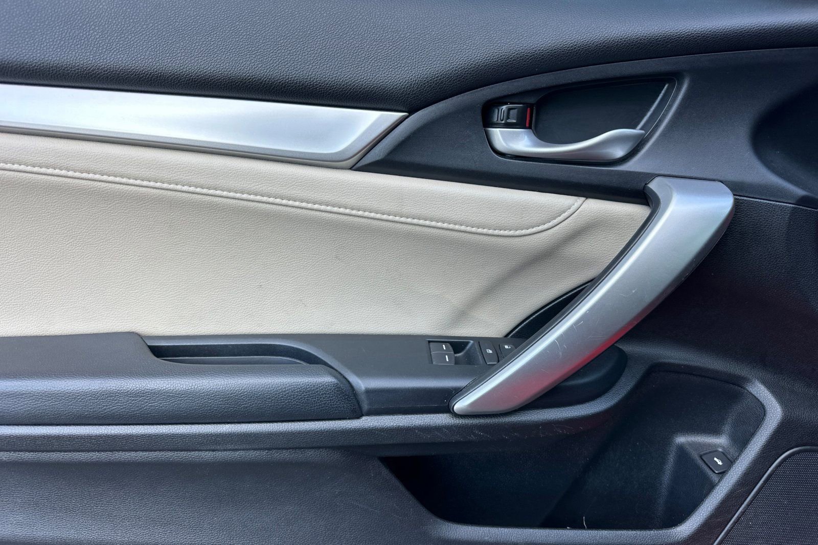 Used 2016 Honda Civic Touring image 12