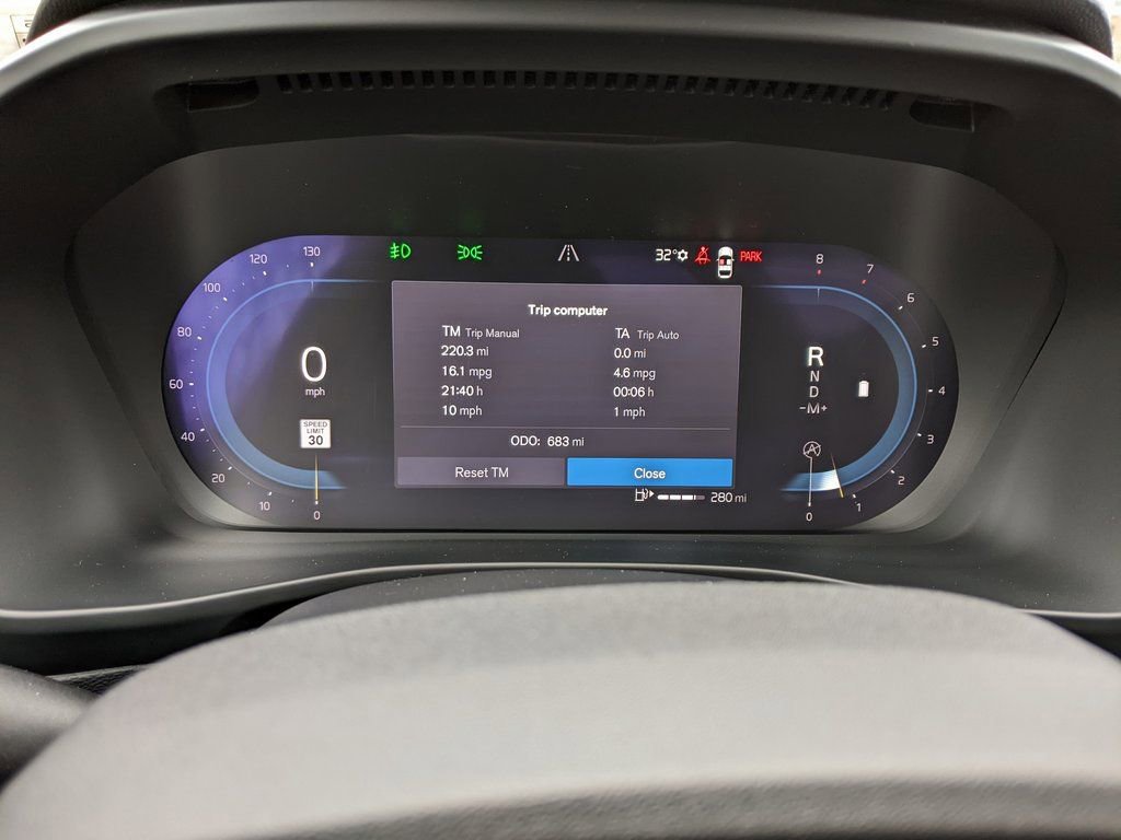 Certified 2025 Volvo XC40 B5 Ultra w/ Climate Package image 15