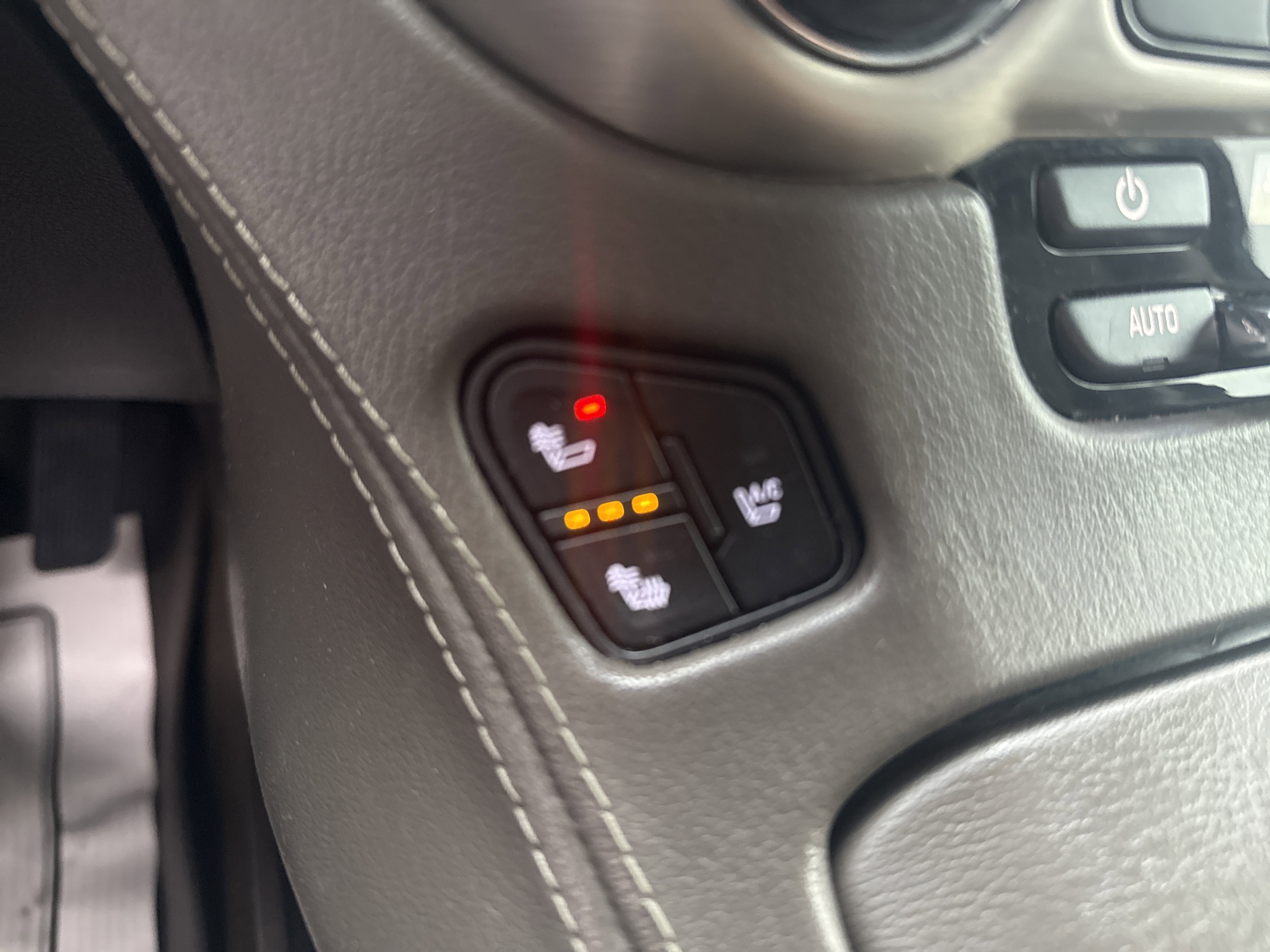 Used 2015 GMC Yukon Denali w/ Premium Package image 29