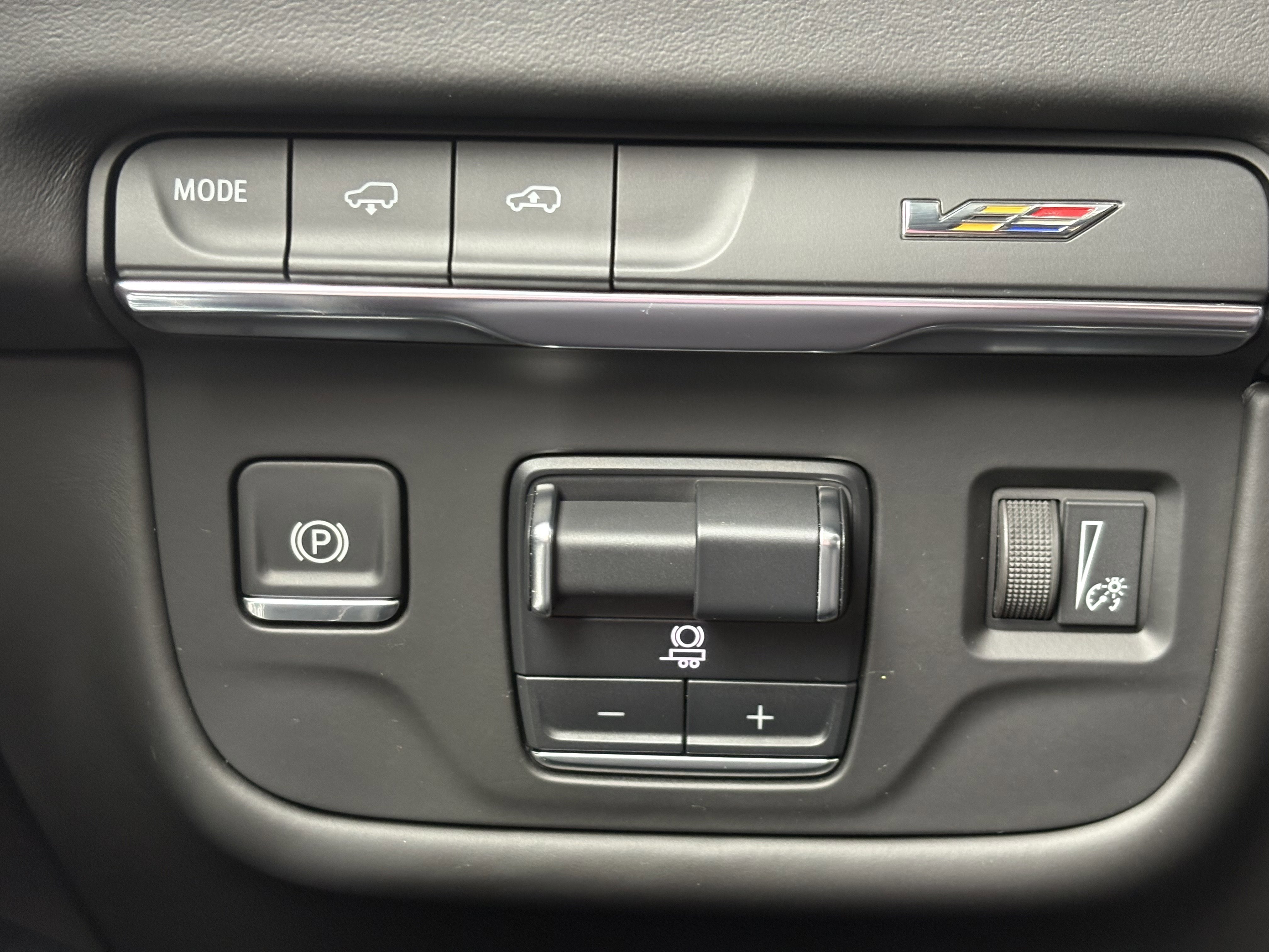 Used 2025 Cadillac Escalade V w/ LPO, ONYX Package image 34