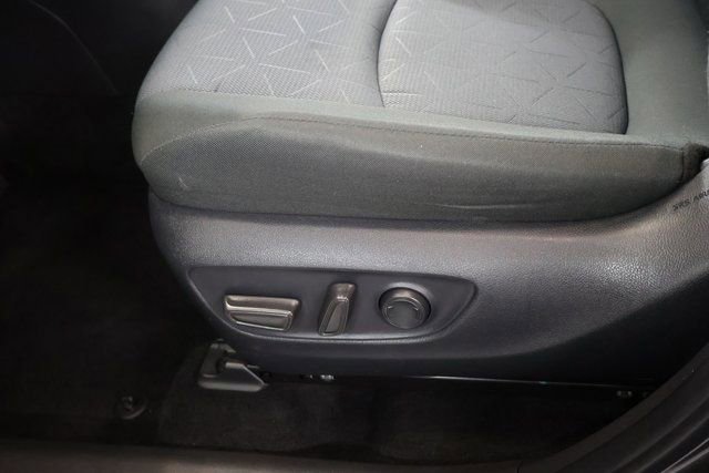 Used 2025 Toyota RAV4 XLE AWD/4WD image 12