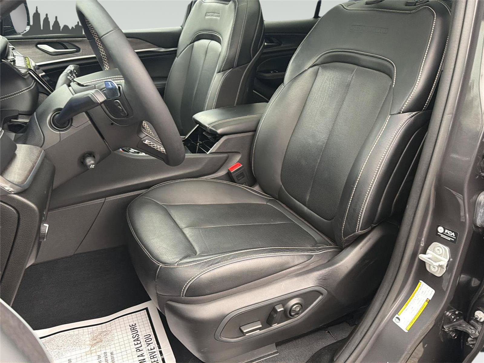 Used 2023 Jeep Grand Cherokee Overland AWD/4WD image 11