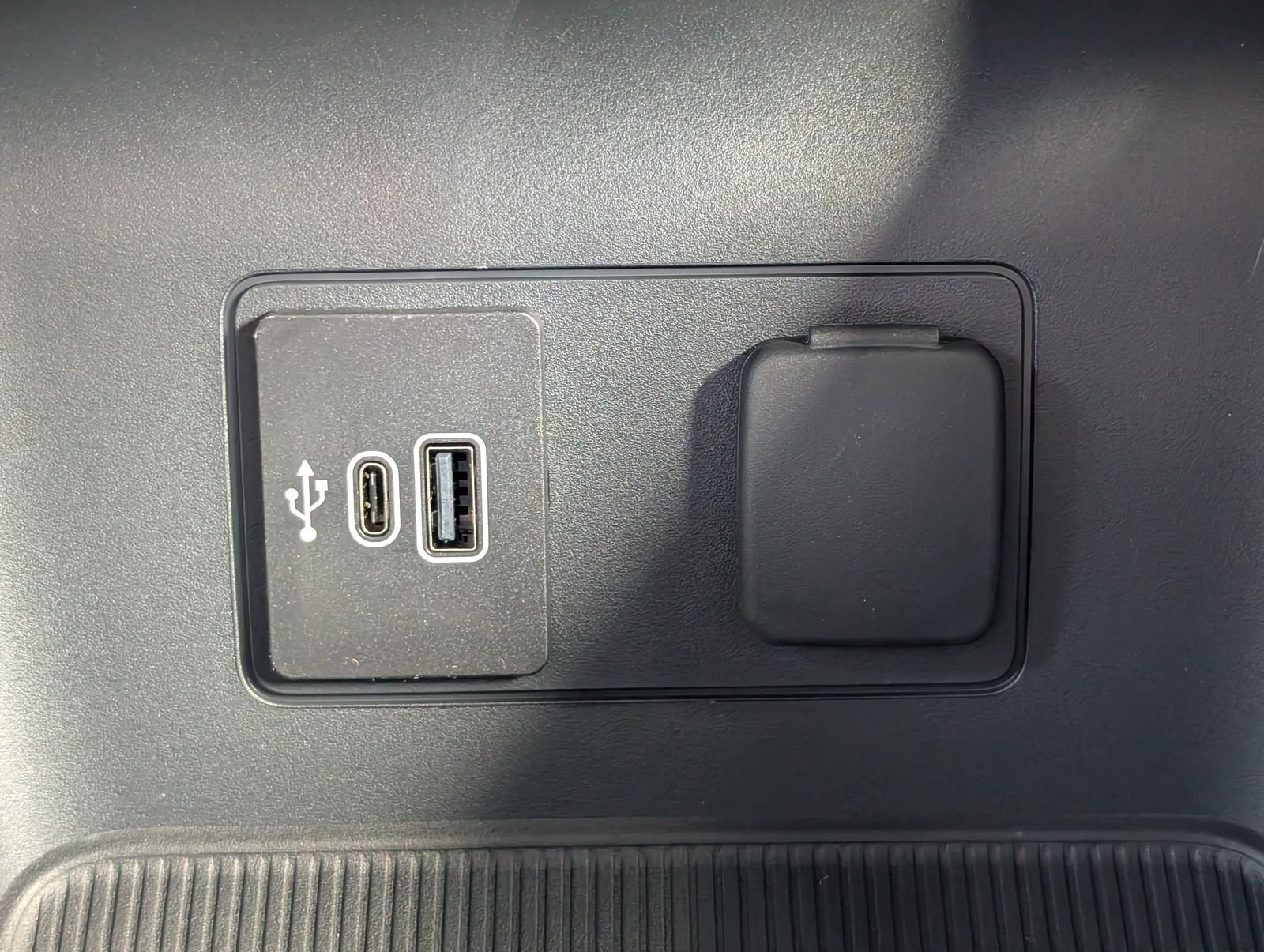 New 2026 Ford Explorer Platinum RWD image 21