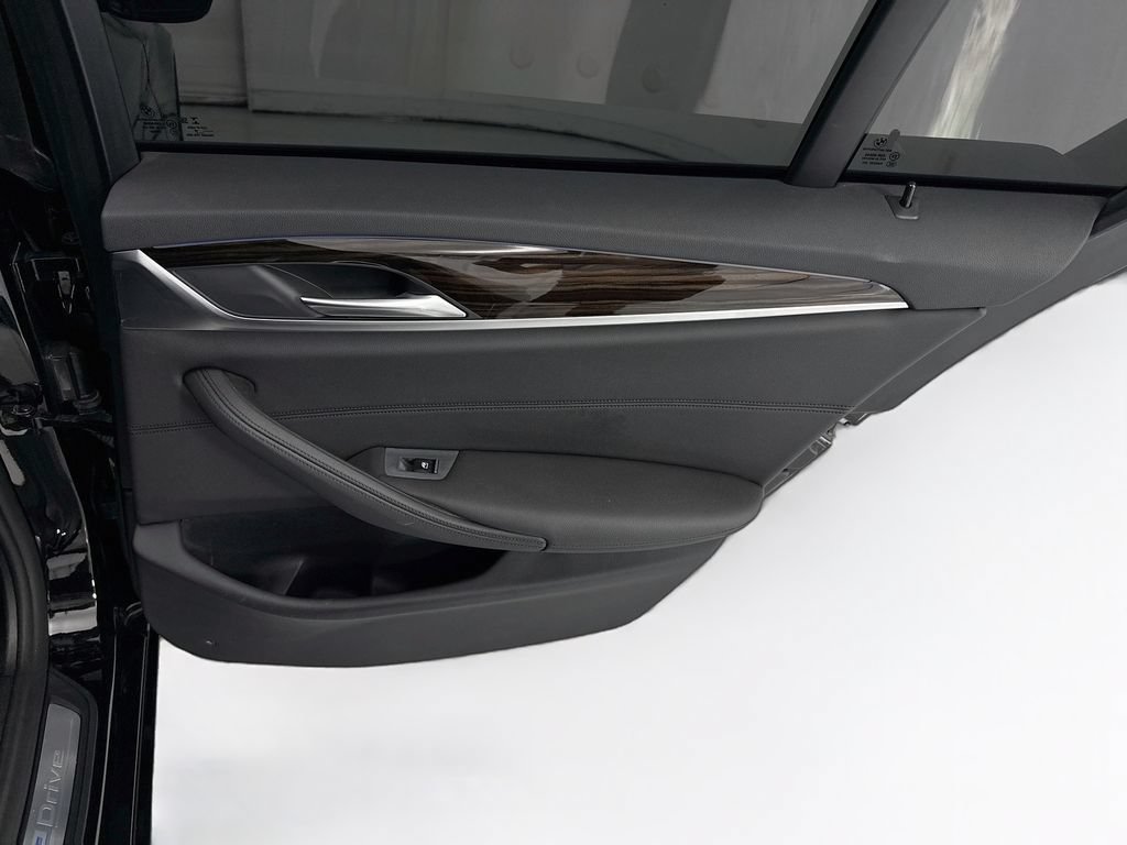 Used 2018 BMW 530e RWD image 26