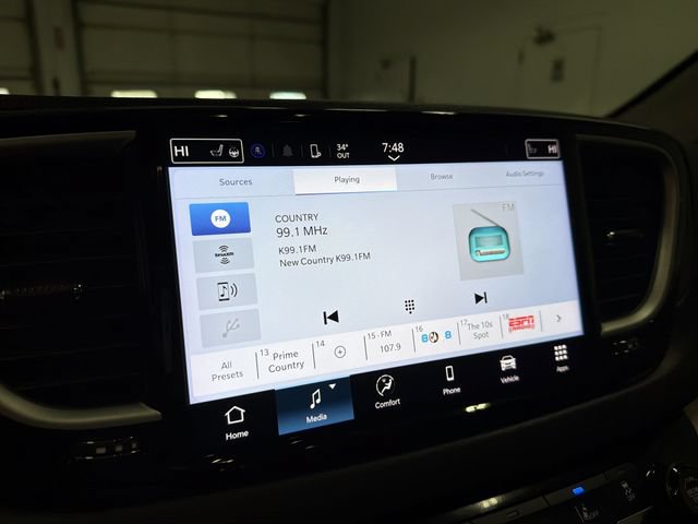 Used 2024 Chrysler Pacifica Touring-L FWD image 24