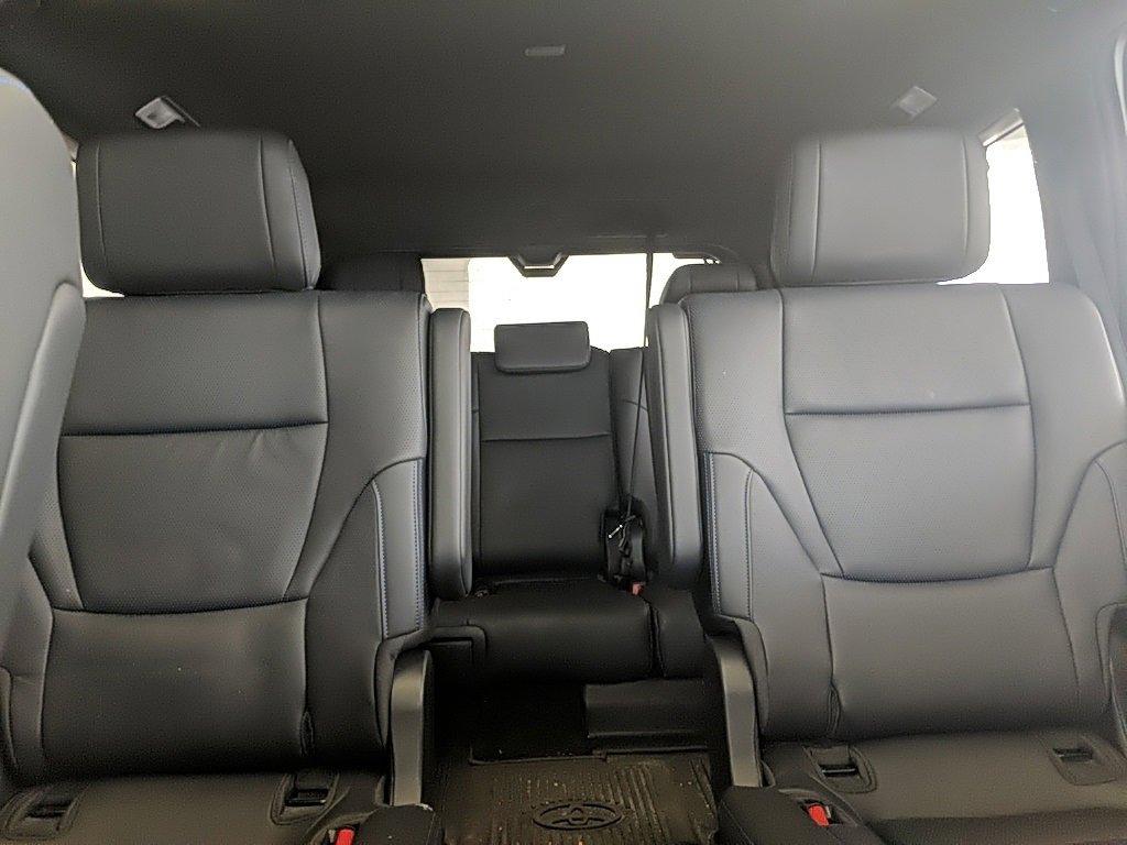 Used 2024 Toyota Sequoia Platinum image 33