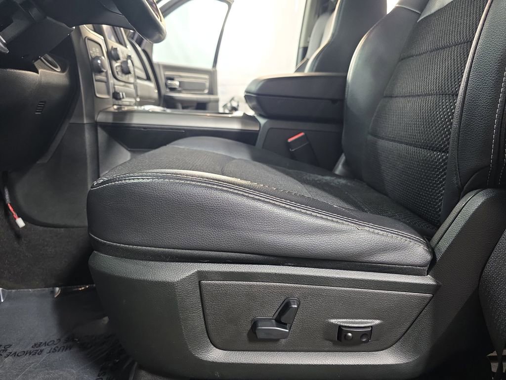 Used 2018 RAM 2500 Big Horn w/ Sport Appearance Group AWD/4WD image 28