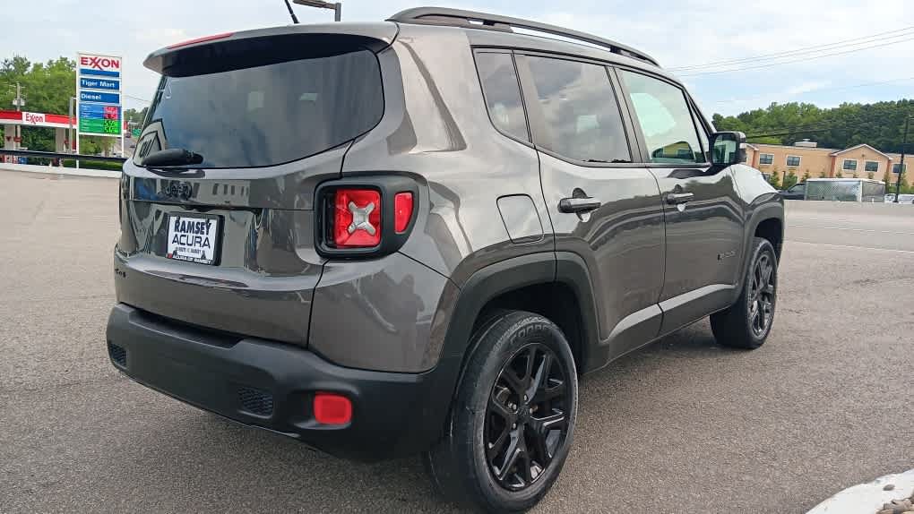 Used 2016 Jeep Renegade Latitude AWD/4WD image 5