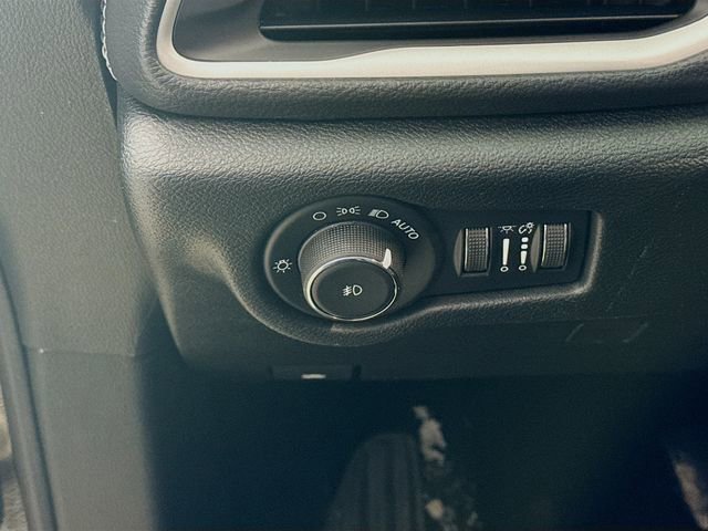 New 2026 Chrysler Pacifica Select w/ S Appearance Package image 10