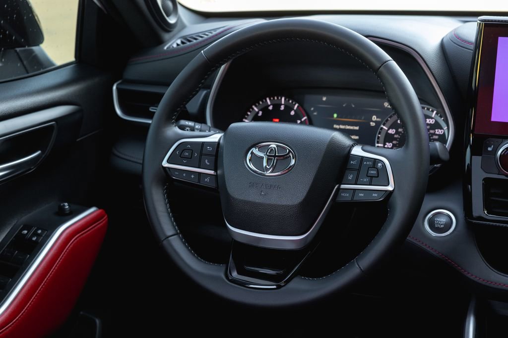 Certified 2024 Toyota Highlander XSE image 28