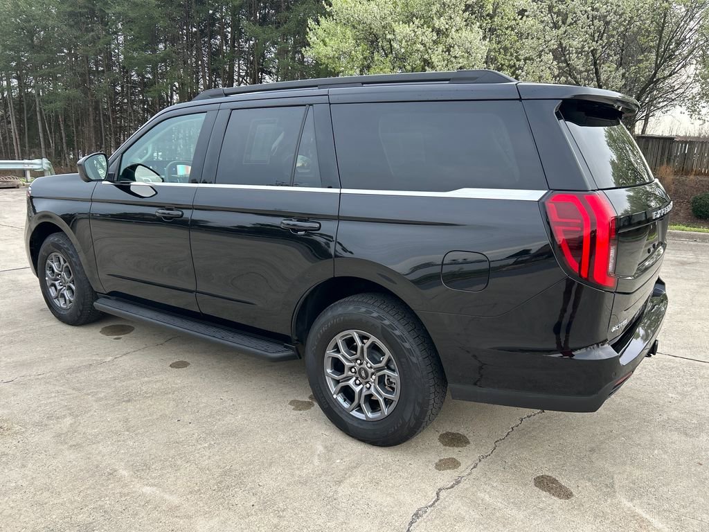 Used 2025 Ford Expedition Active image 3