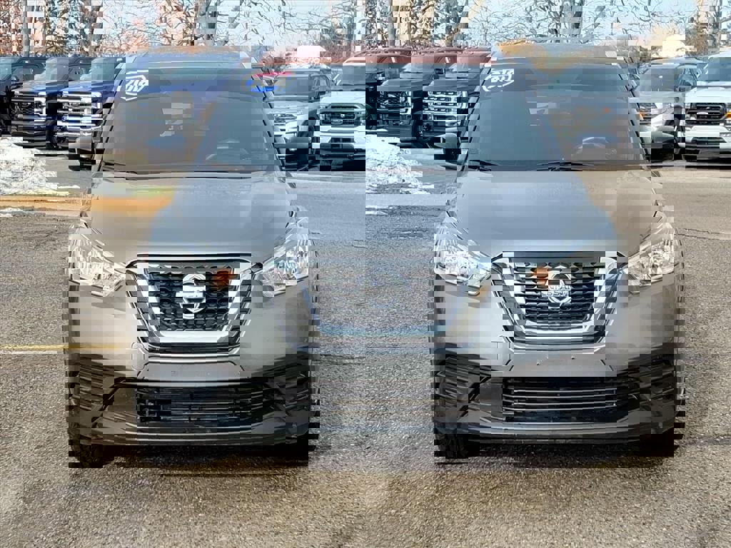 Used 2018 Nissan Kicks SV image 2