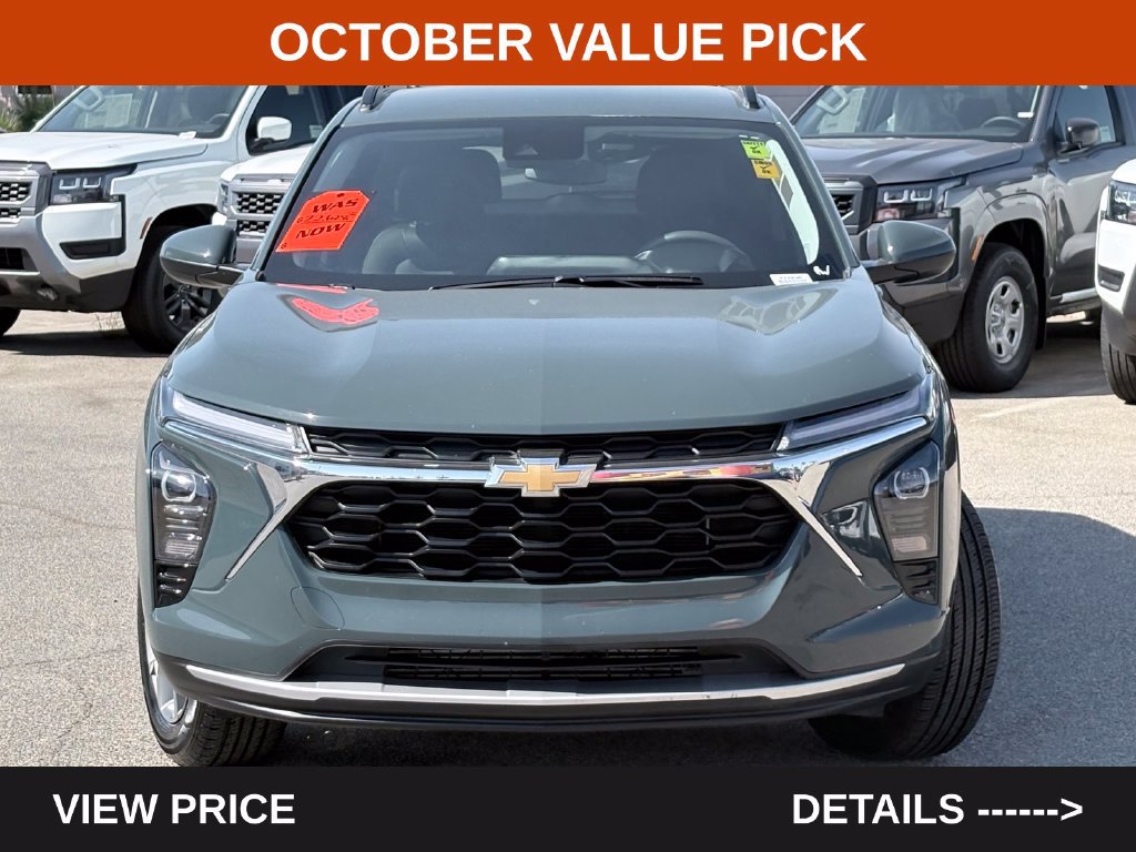 Used 2025 Chevrolet Trax LT FWD image 3