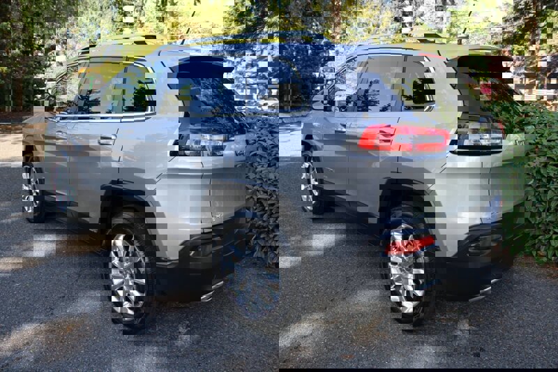 Used 2014 Jeep Cherokee Limited image 4