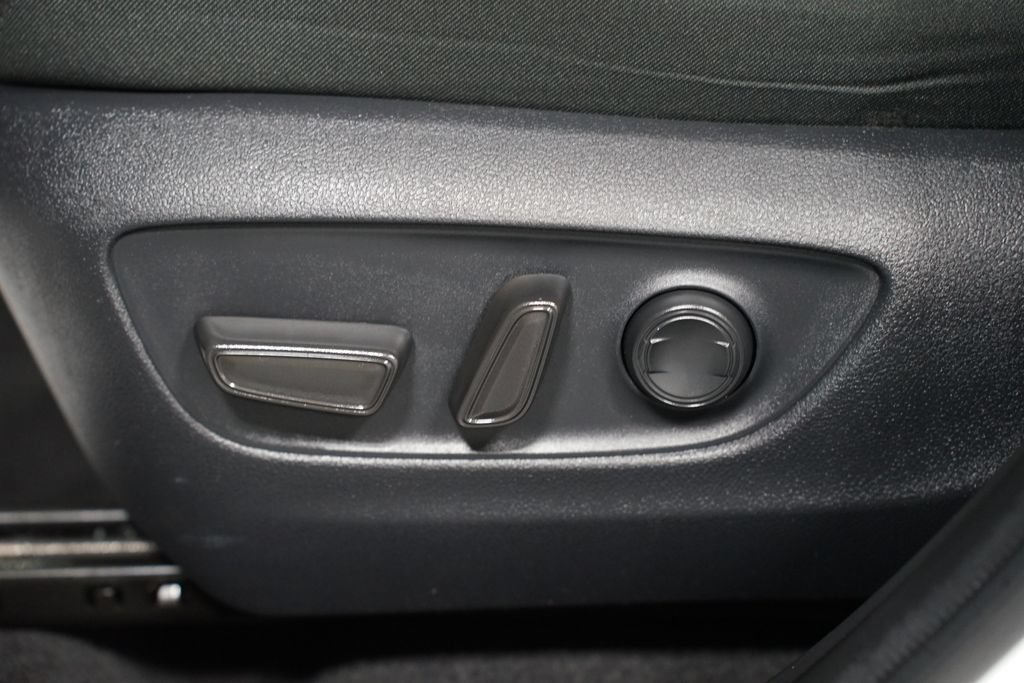 Certified 2025 Toyota RAV4 XLE FWD image 33