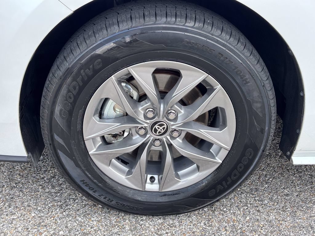 Certified 2026 Toyota Sienna XLE FWD image 48