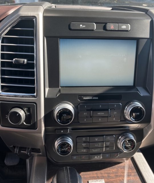Used 2015 Ford F150 Platinum w/ Equipment Group 701A Luxury RWD image 11