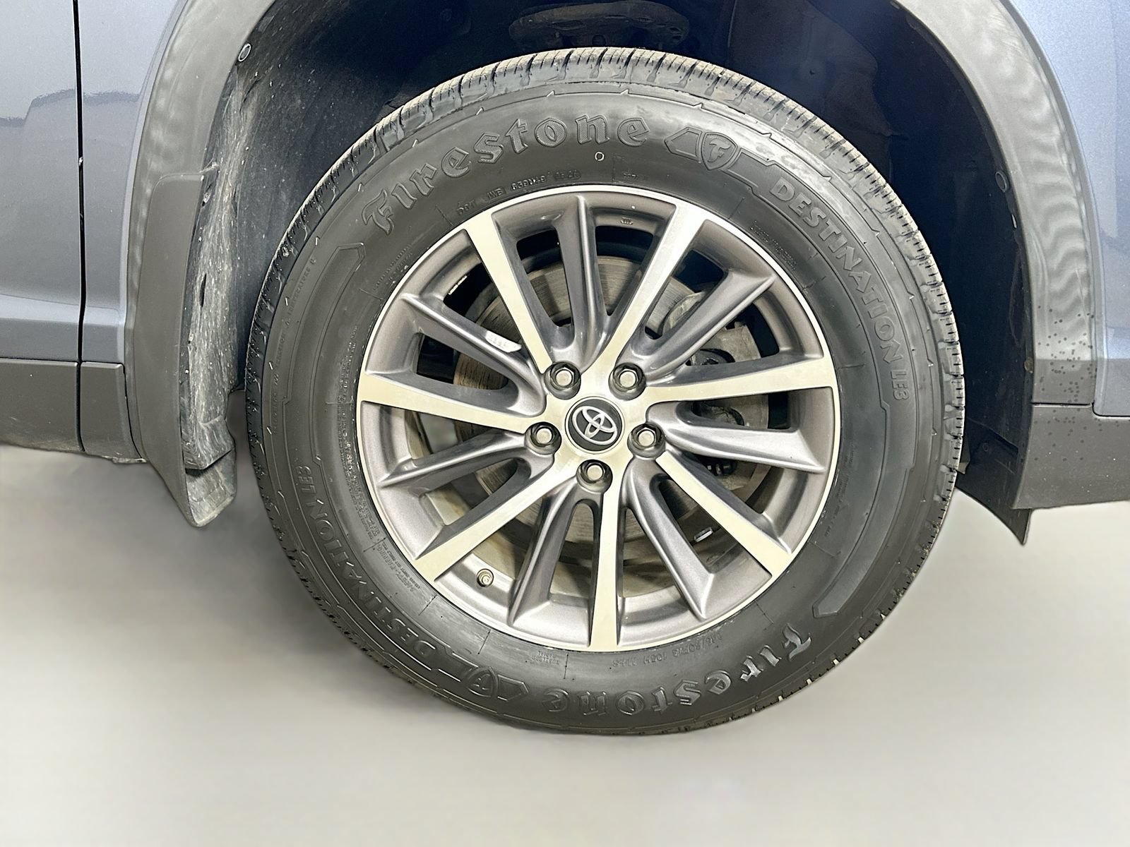 Used 2019 Toyota Highlander XLE AWD/4WD image 10