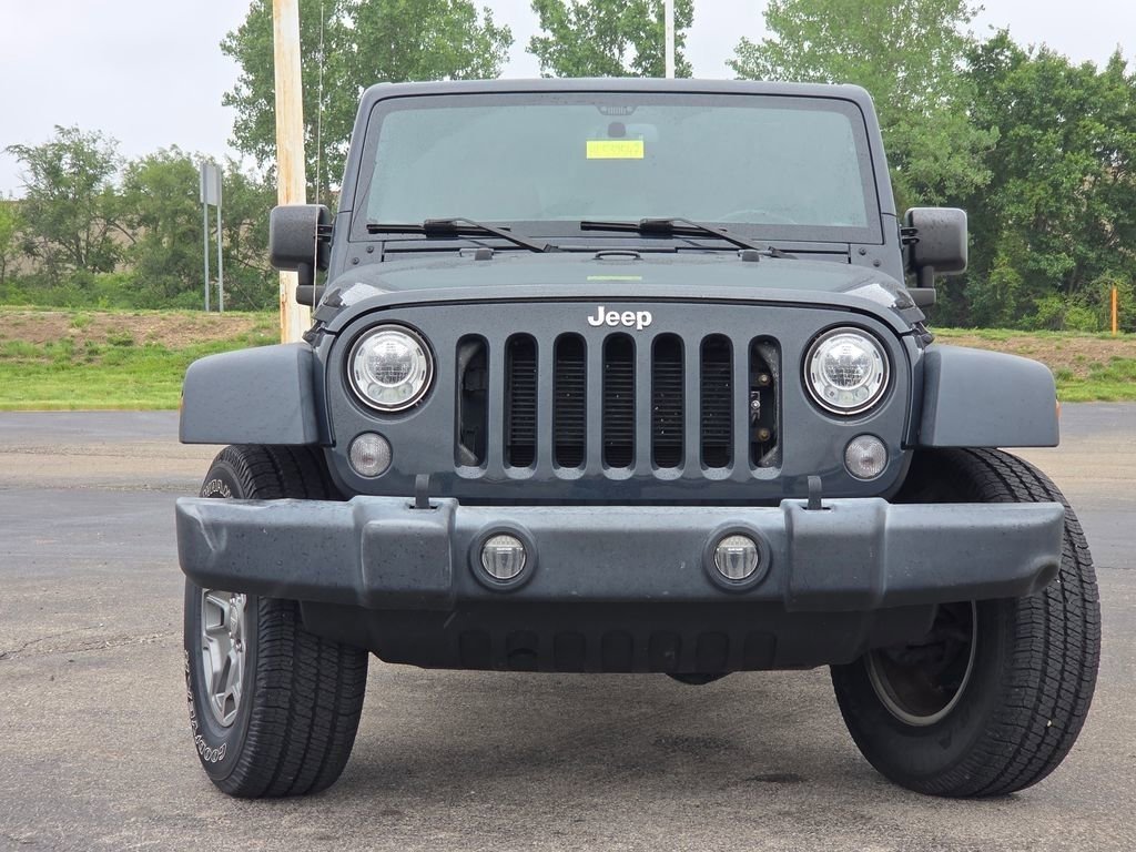 Used 2017 Jeep Wrangler Unlimited Rubicon w/ Connectivity Group AWD/4WD image 3