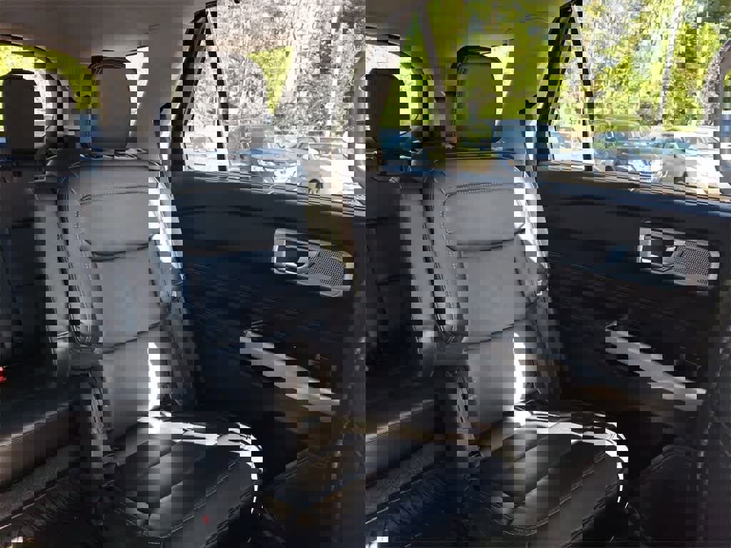 Used 2022 Ford Explorer Limited image 14