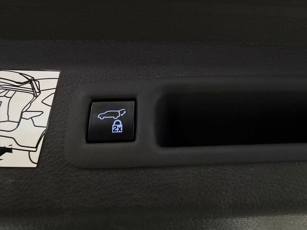 Used 2024 Toyota Sienna Platinum FWD image 30