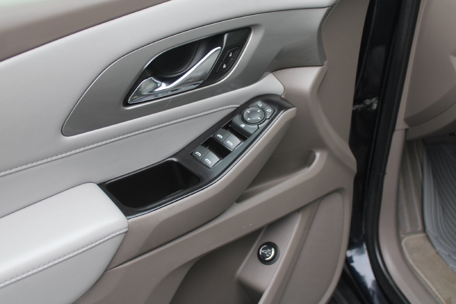 Used 2020 Chevrolet Traverse LT FWD image 19