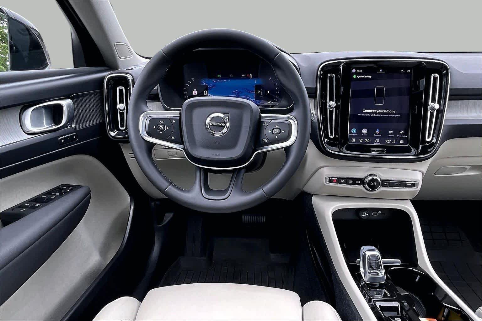 Used 2023 Volvo XC40 B5 Plus AWD/4WD image 5