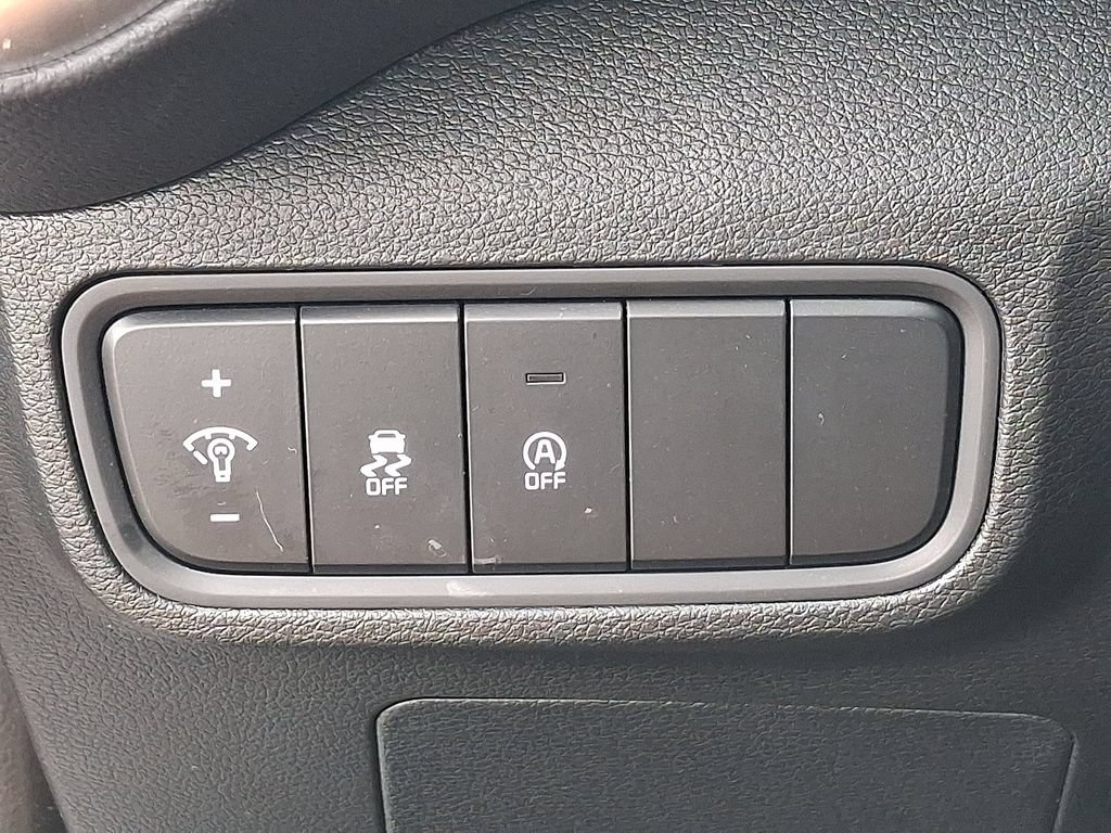 Used 2025 Kia Soul LX w/ LX Technology Package FWD image 25