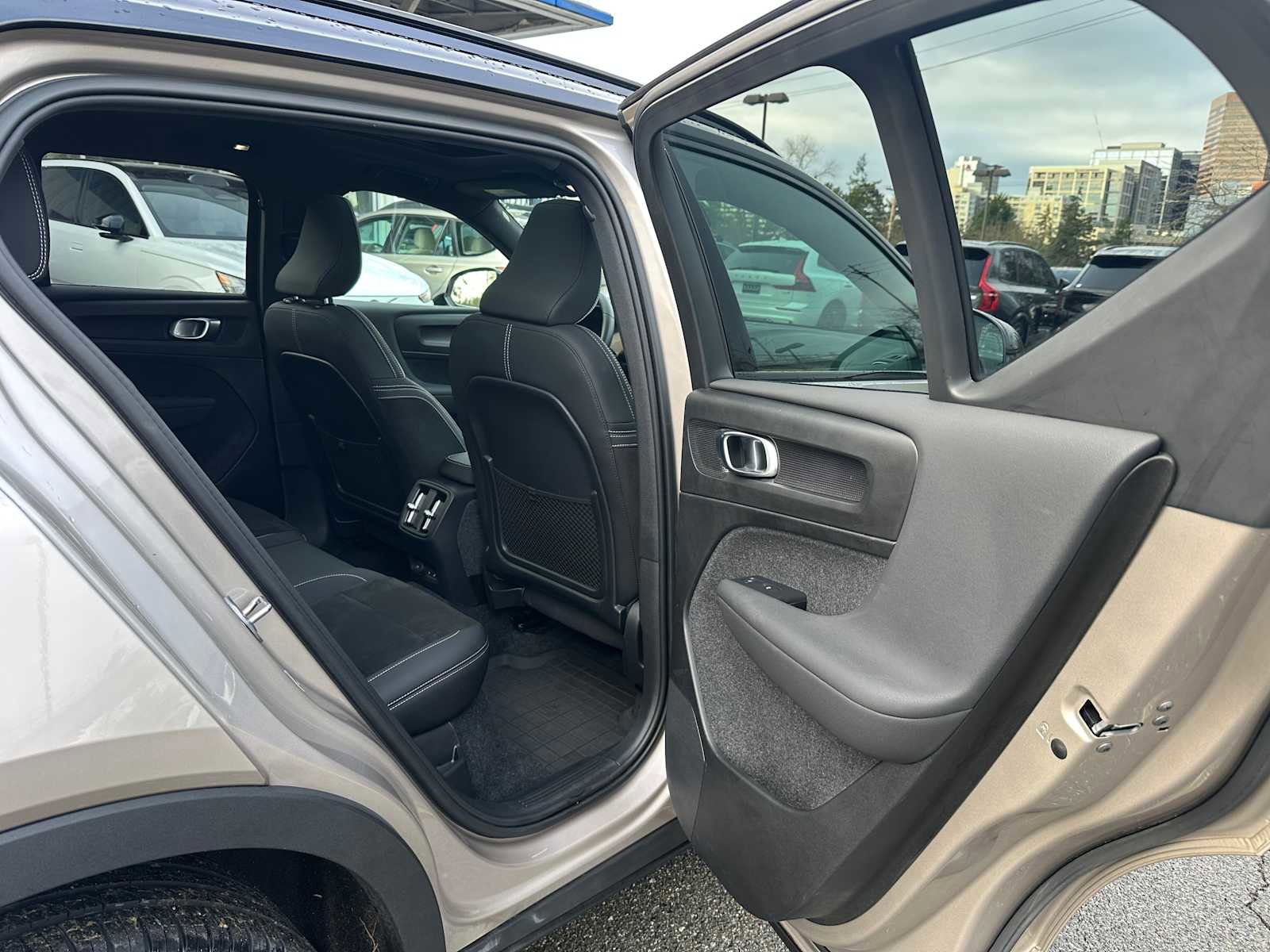 Certified 2023 Volvo XC40 Recharge Ultimate w/ Protection Package Premier image 13