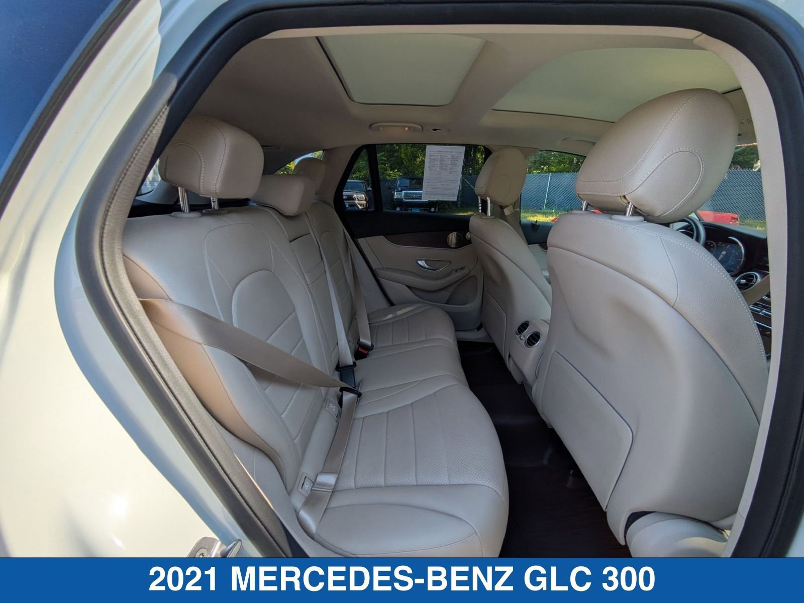 Used 2021 Mercedes-Benz GLC 300 4MATIC image 35