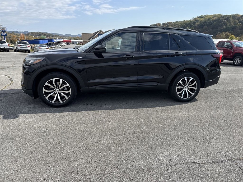 New 2026 Ford Explorer ST-Line image 3